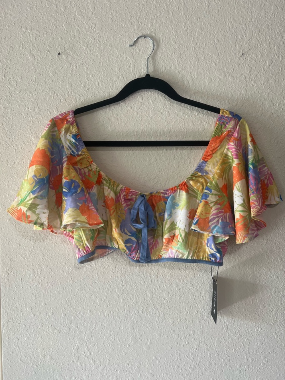 SHEIN Multicolor Floral Scoop Crop Top with Flutter Sleeves
